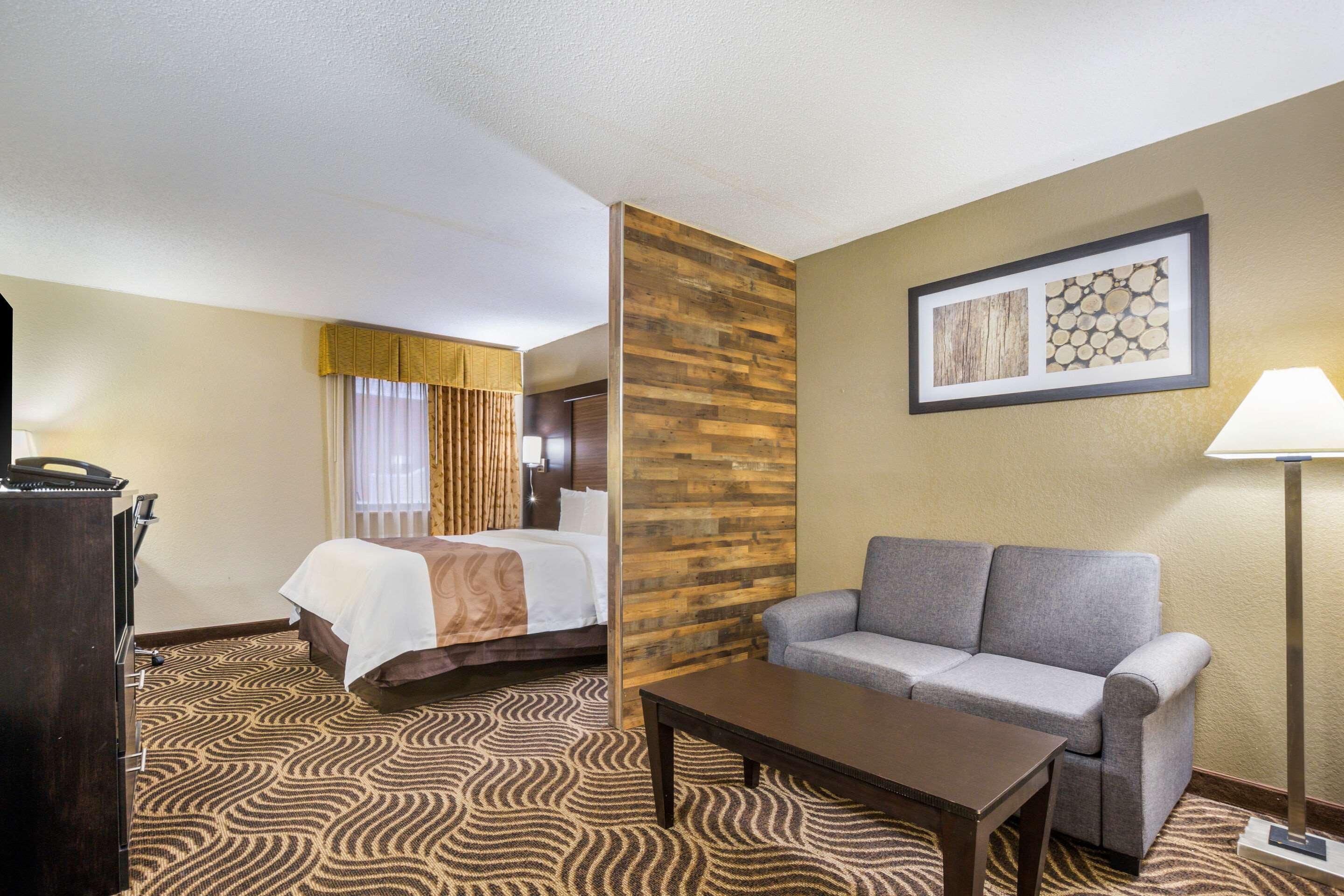 Quality Inn & Suites Florence - Cincinnati South Ngoại thất bức ảnh