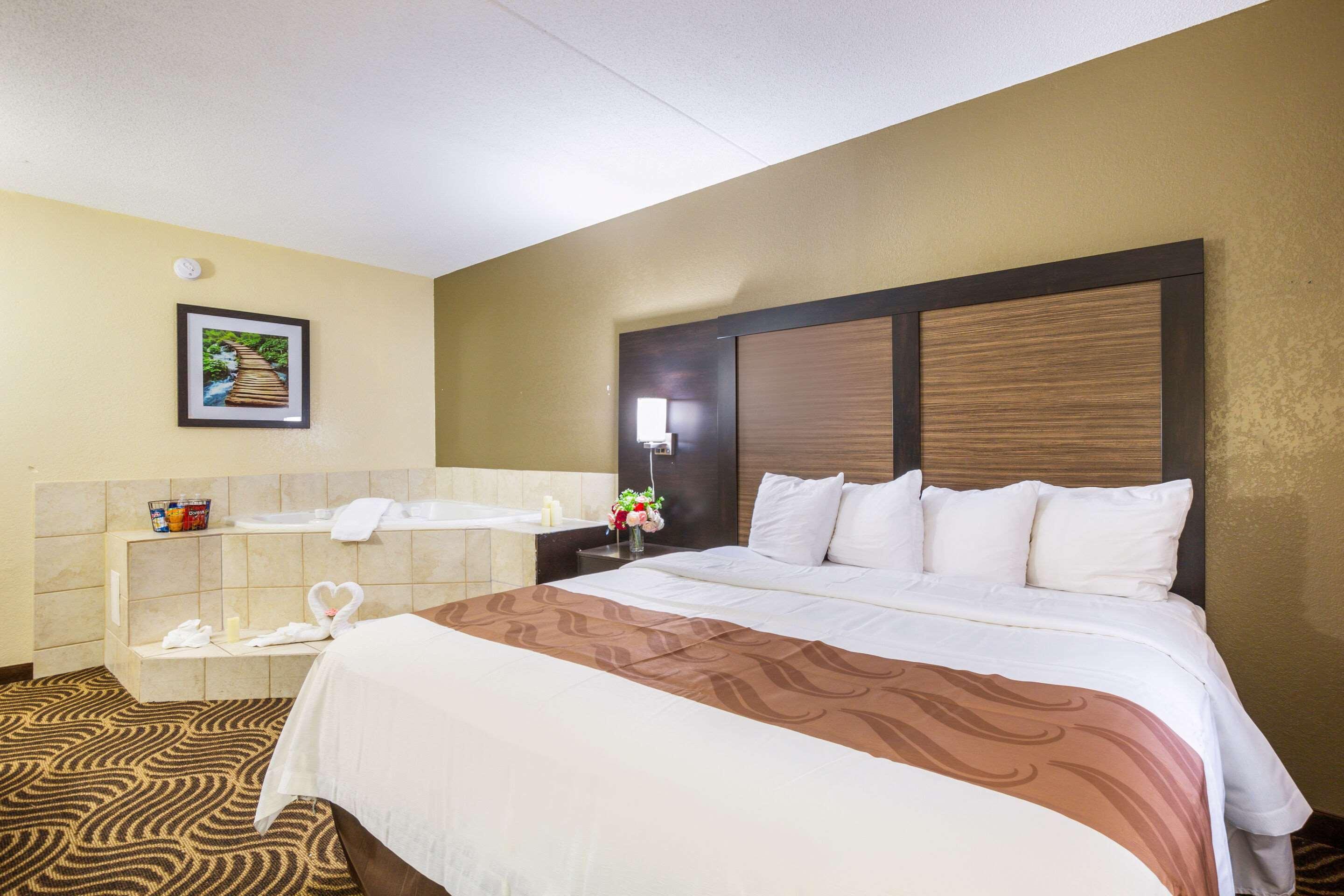 Quality Inn & Suites Florence - Cincinnati South Ngoại thất bức ảnh