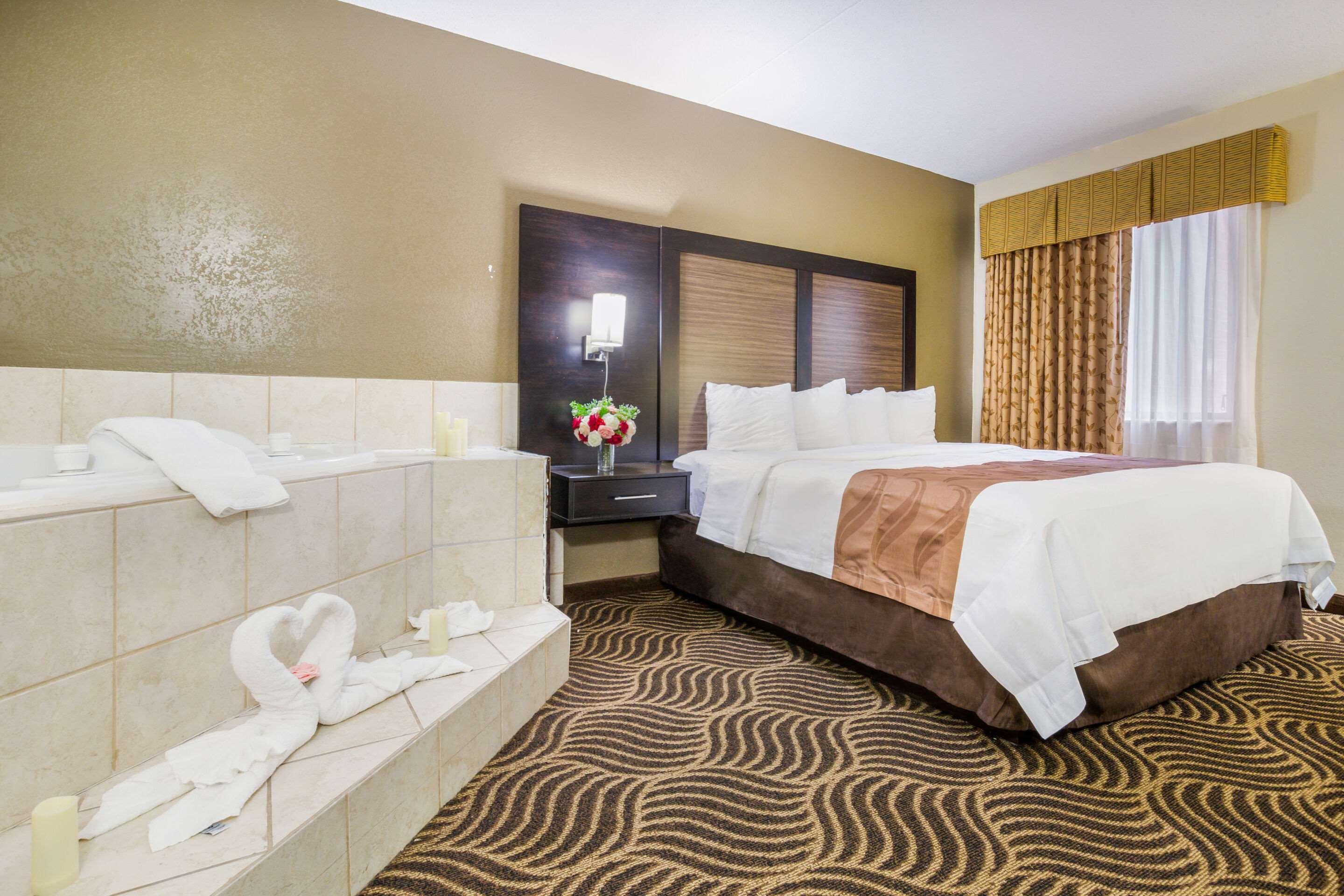 Quality Inn & Suites Florence - Cincinnati South Ngoại thất bức ảnh