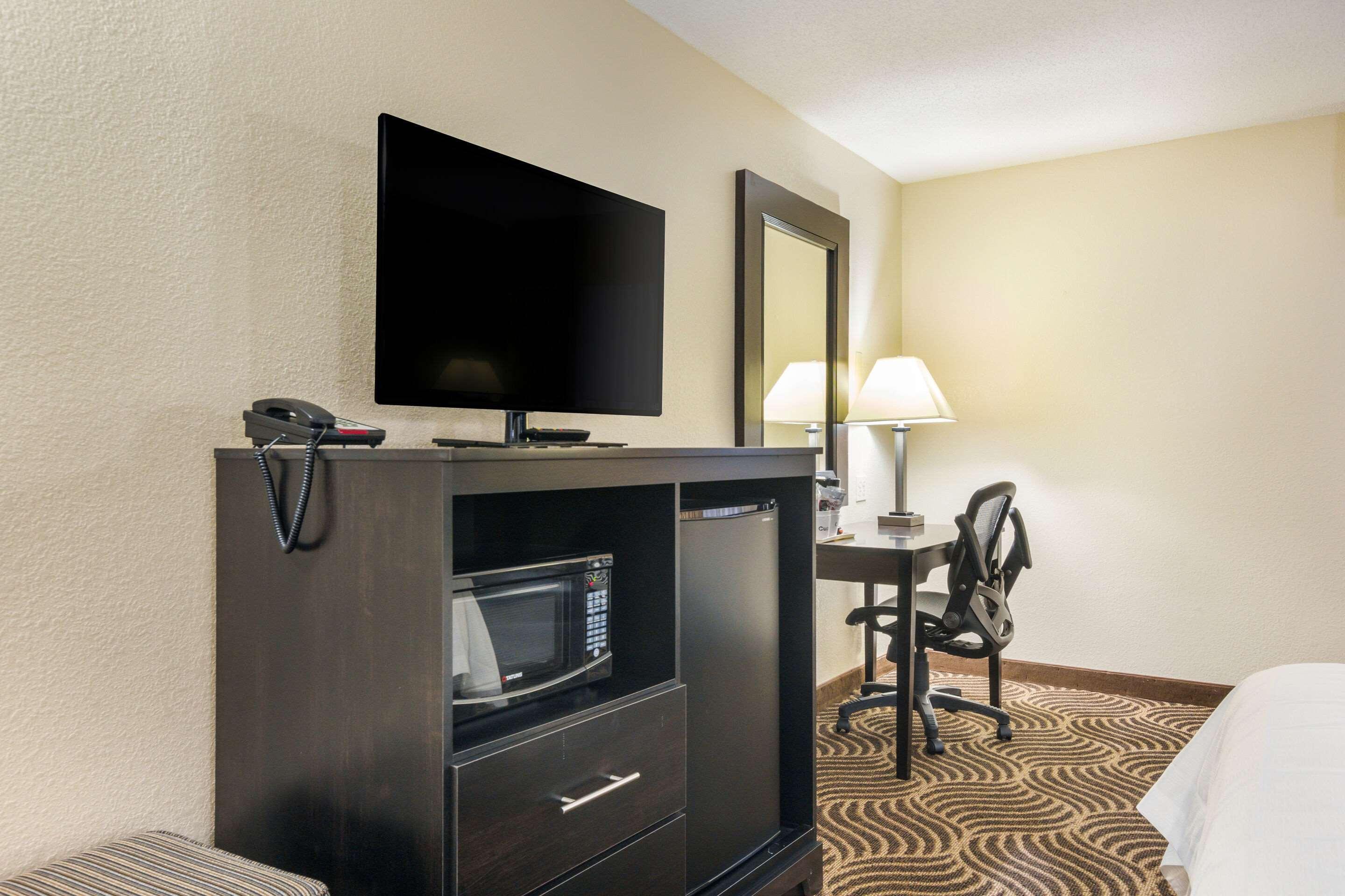 Quality Inn & Suites Florence - Cincinnati South Ngoại thất bức ảnh